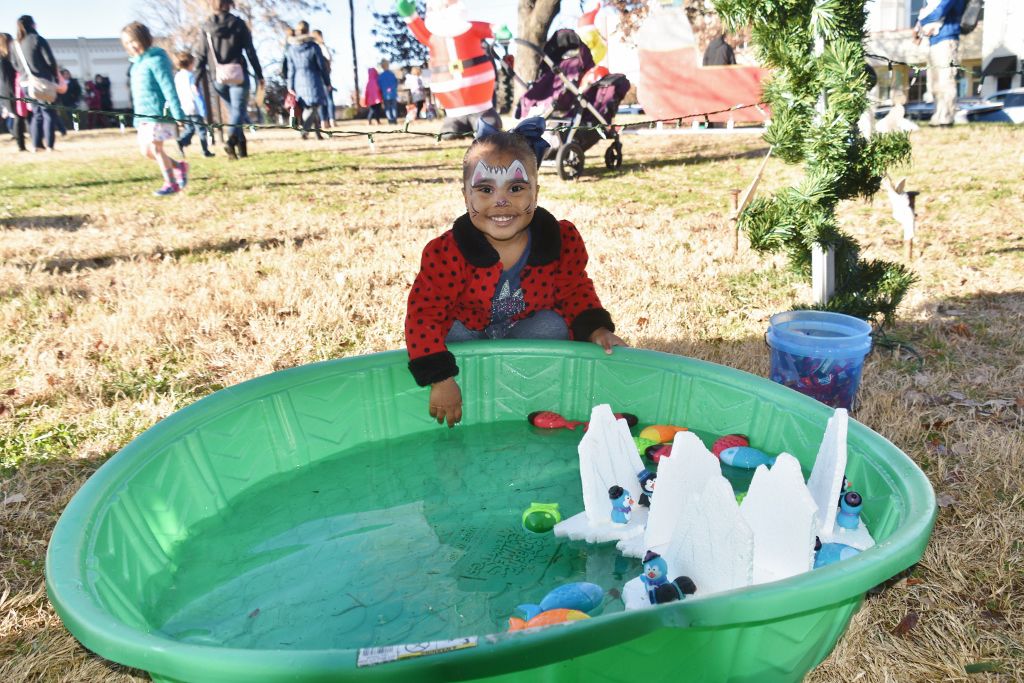 tree lighting 11-2019 066 (1024x683).jpg
